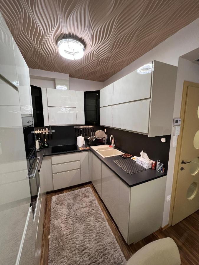Апартаменты Parizsi Udvar Premium Apartman Дебрецен Экстерьер фото