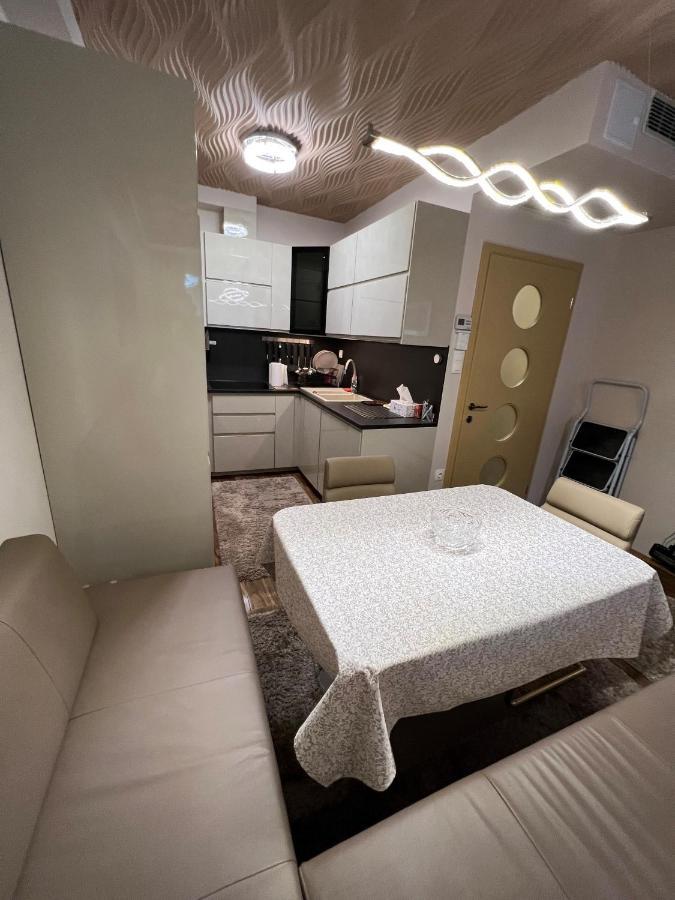 Апартаменты Parizsi Udvar Premium Apartman Дебрецен Экстерьер фото