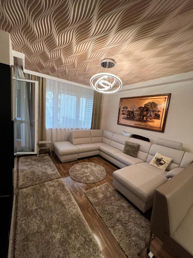 Апартаменты Parizsi Udvar Premium Apartman Дебрецен Экстерьер фото
